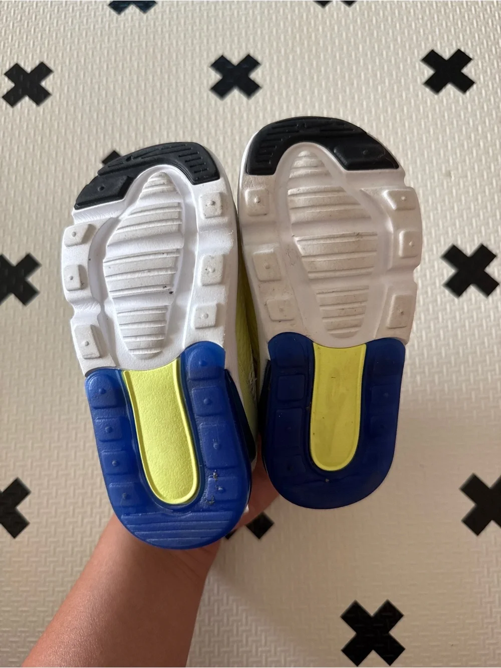 Nike toddler Air Max 270 (air7C) Mesh Sneakers in Yellow Blue White size 7C